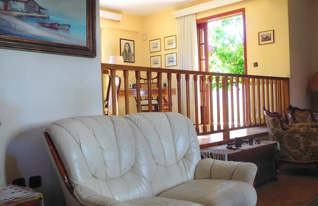 Kavouri Beach House Just 6 Minutes Walk To Kavouri Beach-1