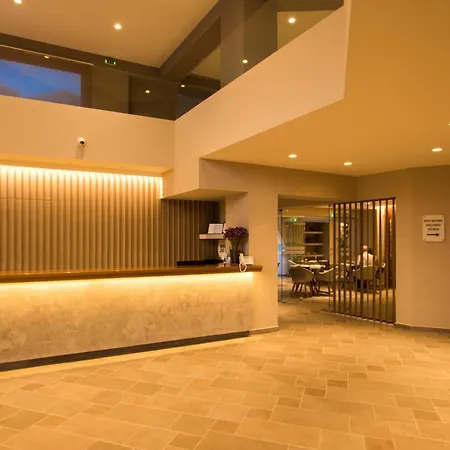 Parasol Luxury Hotel & Suites Adults Only-3