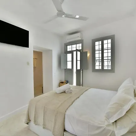 Hydra Art Suites-2