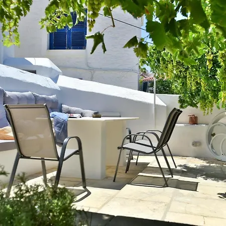 Hydra Art Suites-3