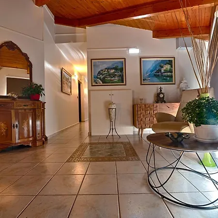 Alexia'S Apartments-2