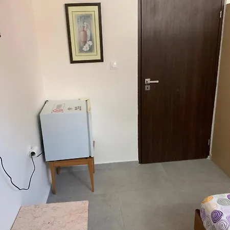 Centrally Located Private Rooms-2