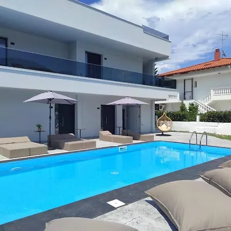 V Luxury Suites-2