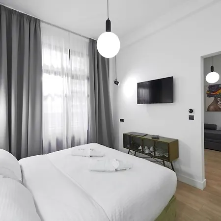 The Maroon Bottle Hotel-3