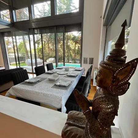 Ultra-Modern Living, Luxe 4Br With Private Outdoor Pool-2