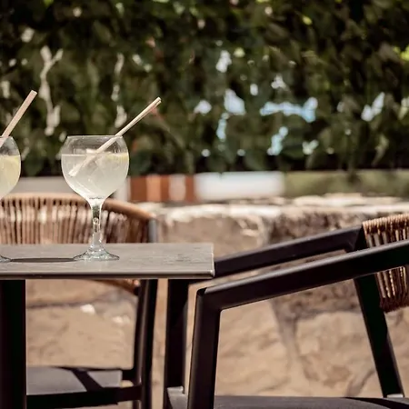 Paradise Elegant Beach Apartments, By Zantewize-3