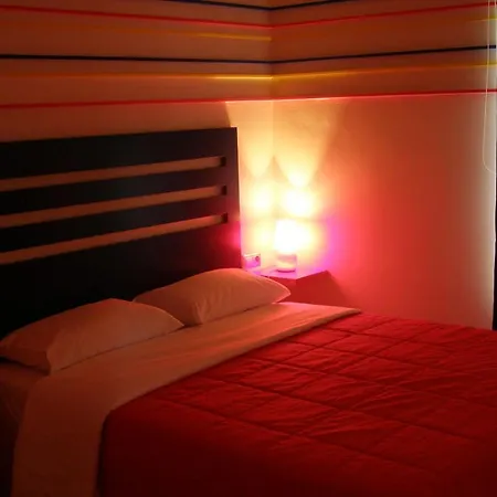 Room In A Neoclassical House - Ladybug-2