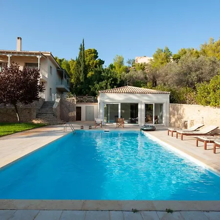 Apartment With Pool And See View-3