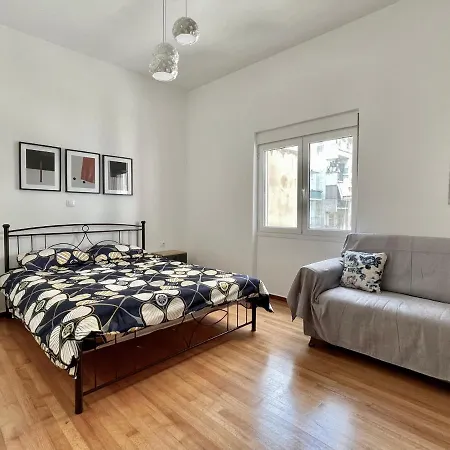 3-Bedroom Elegant Apartment In The City Center-2