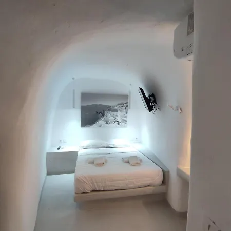 Thira Economy Rooms-2