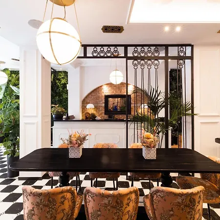 The Mood Luxury Rooms-3