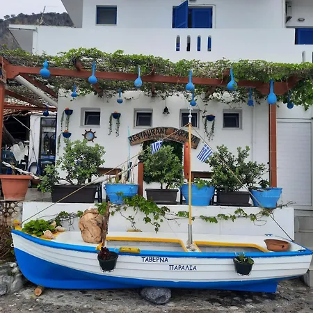 Paralia Hotel & Taverna-2