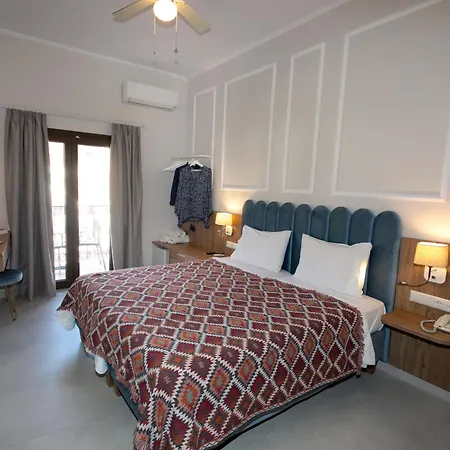 Paradise Hotel-2