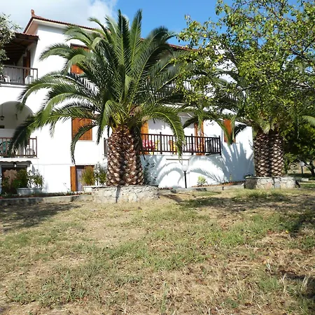 Liossis Rooms & Apartments-2