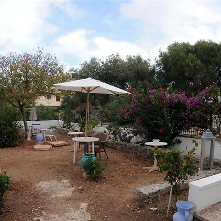 Akrotiri Hotel-2