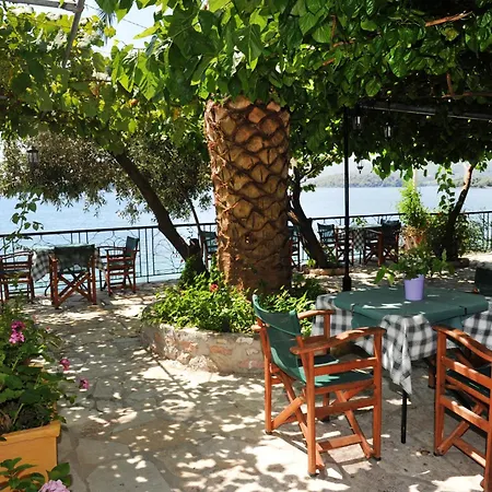 Logan'S Beach Hotel-3