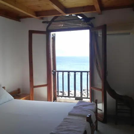 Spamandos Rooms-3
