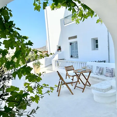 Anita Rooms & Suites Milos-3