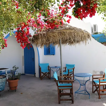 Flora Studios Perissa Santorini-3
