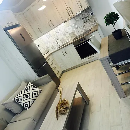 Leonidas House-3
