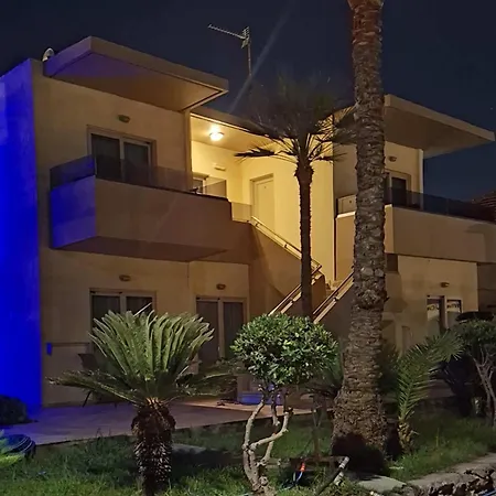 Lola'S Hotel-3