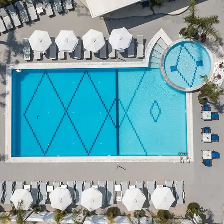 Tinas Plus Hotel-3