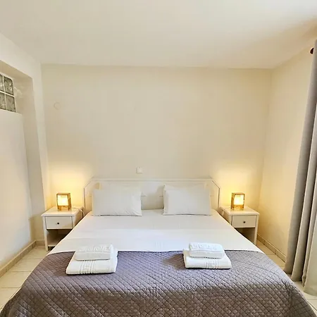 Bungalow White Apartments-2