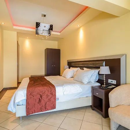 Meliton Inn Hotel & Suites By The Beach-3