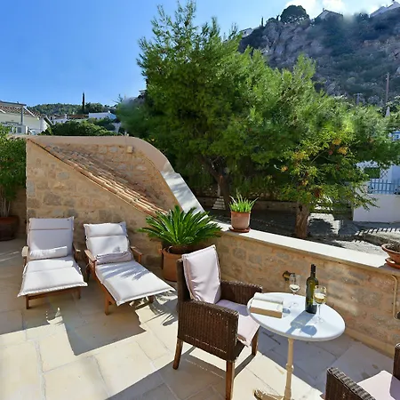 Angelica Traditional Boutique Hotel-3