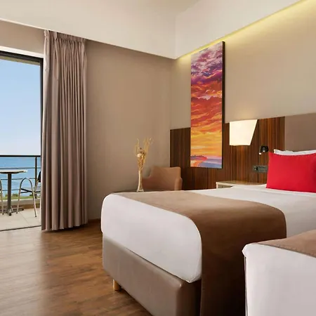 Ramada Plaza by Wyndham Thraki-3