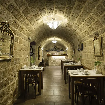 Camelot Traditional & Classic Hotel-3