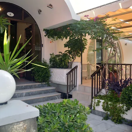 Paradise Hotel-3