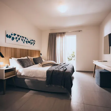 More Meni Residence & Suites-3