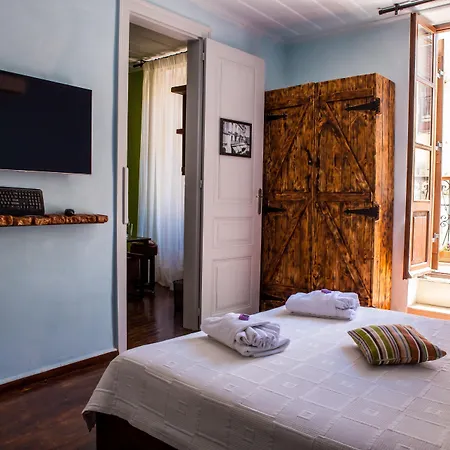 Favela Living Space-3
