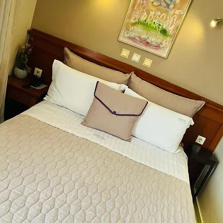 Triton Hotel Piraeus-3