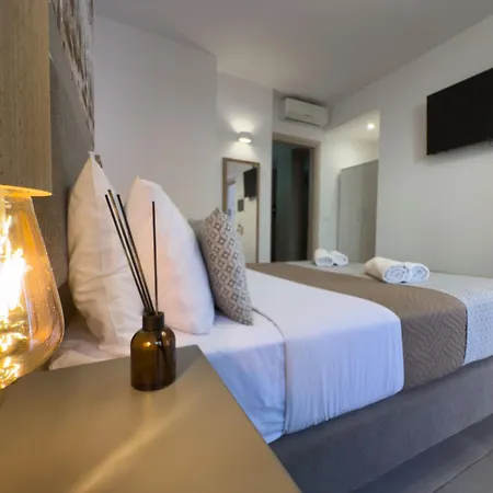 Deluxe Hotel-3