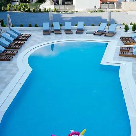 Agnes Deluxe Hotel-2