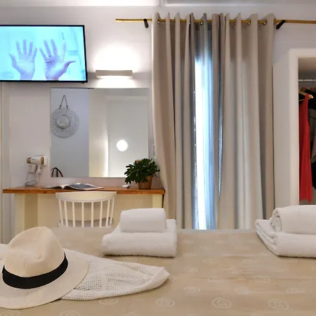 Ammos Luxury Rooms & Home-2