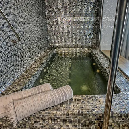 Splendour Hotel And Suites-2
