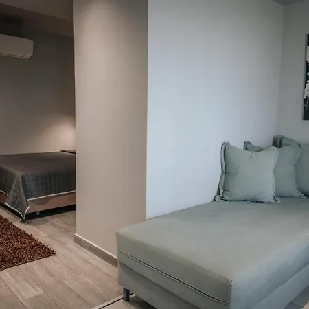 Elizabeth Queen Luxury Rooms-3