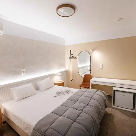 Lux Hotel 5 Mins Walk From Port Of Piraeus And Metro Station-2