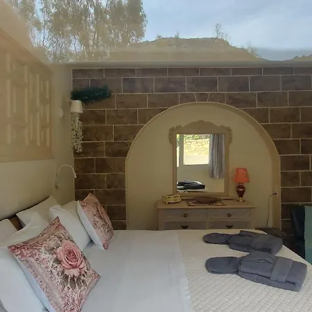 Tsaner Apartment And Rooms-3