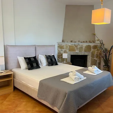 The Beach House - Apartments & Studios (Adults Only)-3