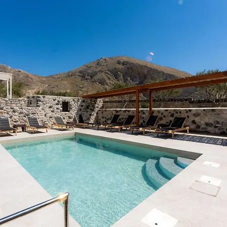 Birds Villa Apartments With Heated Pool - Including Car And Breakfast-2