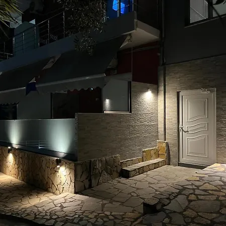 Spiros Rooms-2