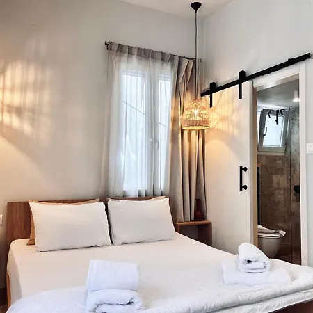 Orfeas Luxury Rooms & Studio-2