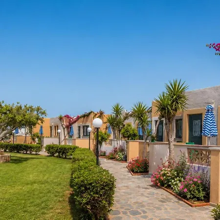 Golden Bay Apartments - Pool&Garden Retreat-2