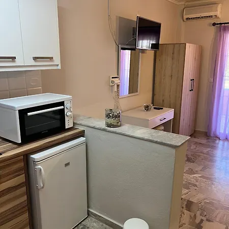 Biscoutsis Apartments & Studios-2