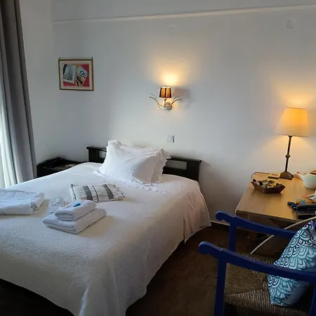 Akrotiri Hotel-3