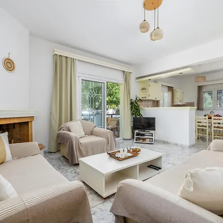 Casa Mia Skopelos - Spacious 3-Bedroom House near Stafylos Beach-2